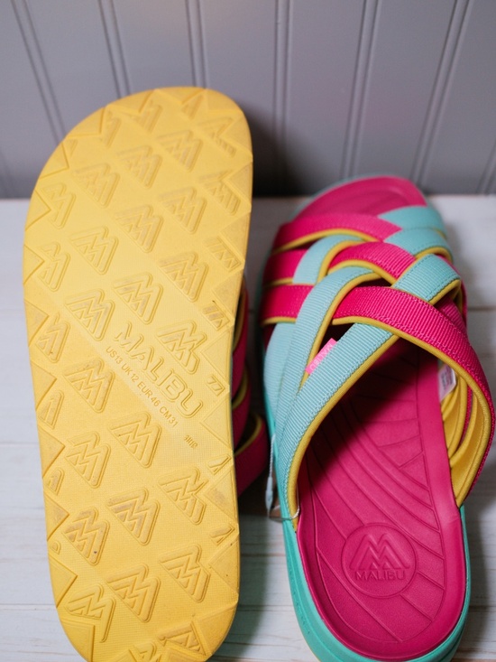Zuma LX Recycled Poly Fuchsia/Mint Malibu Sandals - NWT - Size 13